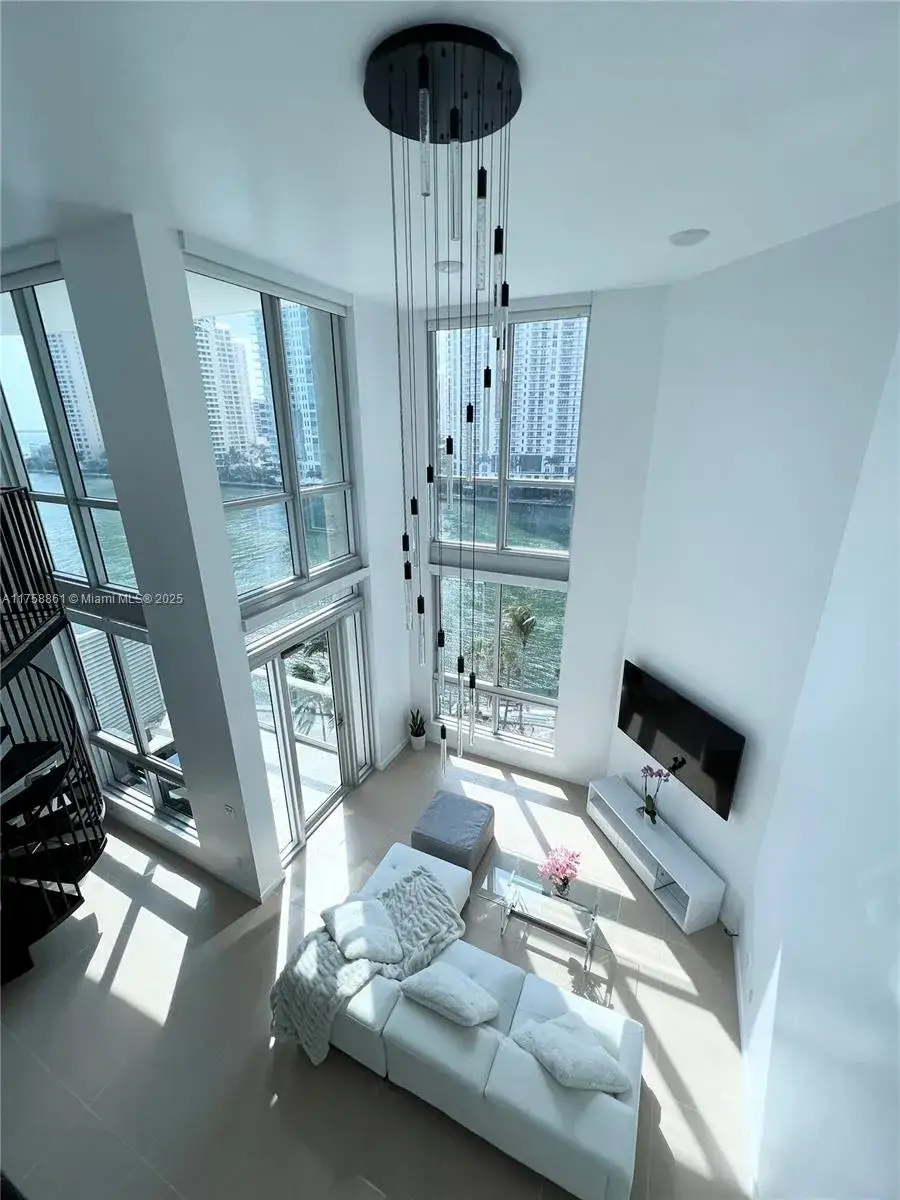 1 bedroom 1 bath Residential for sale at 300 S Biscayne Blvd # 814, Miami FL 33131