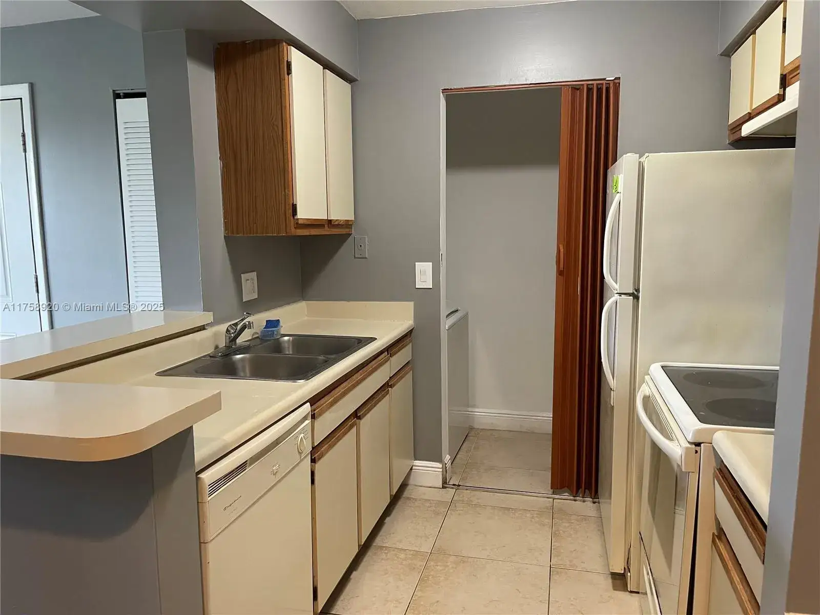 2 bedroom 1 bath Residential for sale at 1247 SW 46th Ave # 1312, Pompano Beach FL 33069