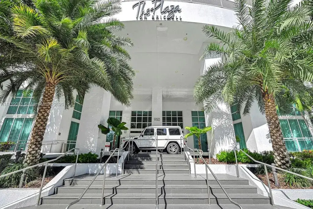 2 bedroom 2 bath Residential for sale at 950 Brickell Bay Dr # 3605, Miami FL 33131