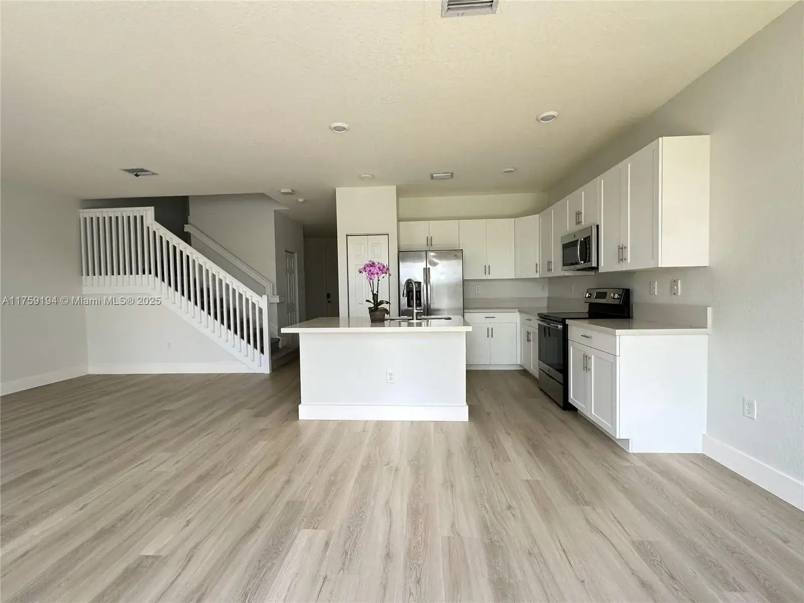 3 bedroom 2 bath Residential for sale at 3318 W 100th Ter # 3318, Hialeah FL 33018