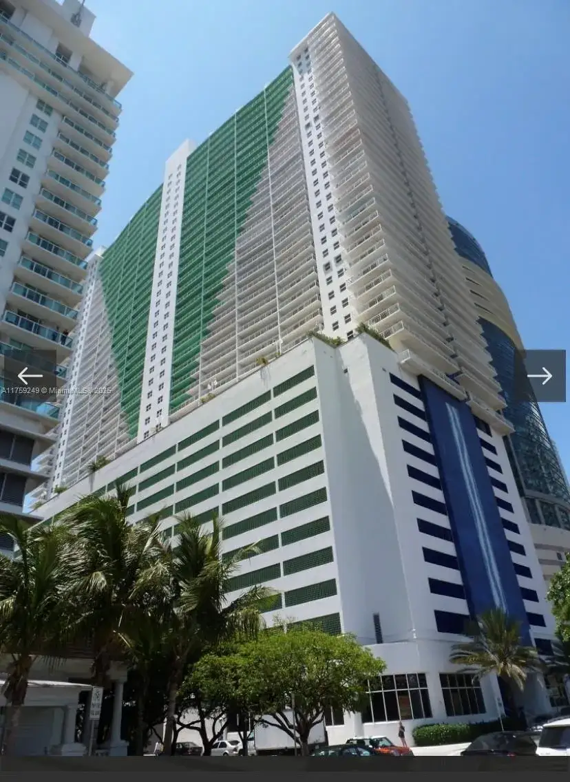 1 bedroom 1 bath Residential for sale at 1200 Brickell Bay Dr # 3318, Miami FL 33131