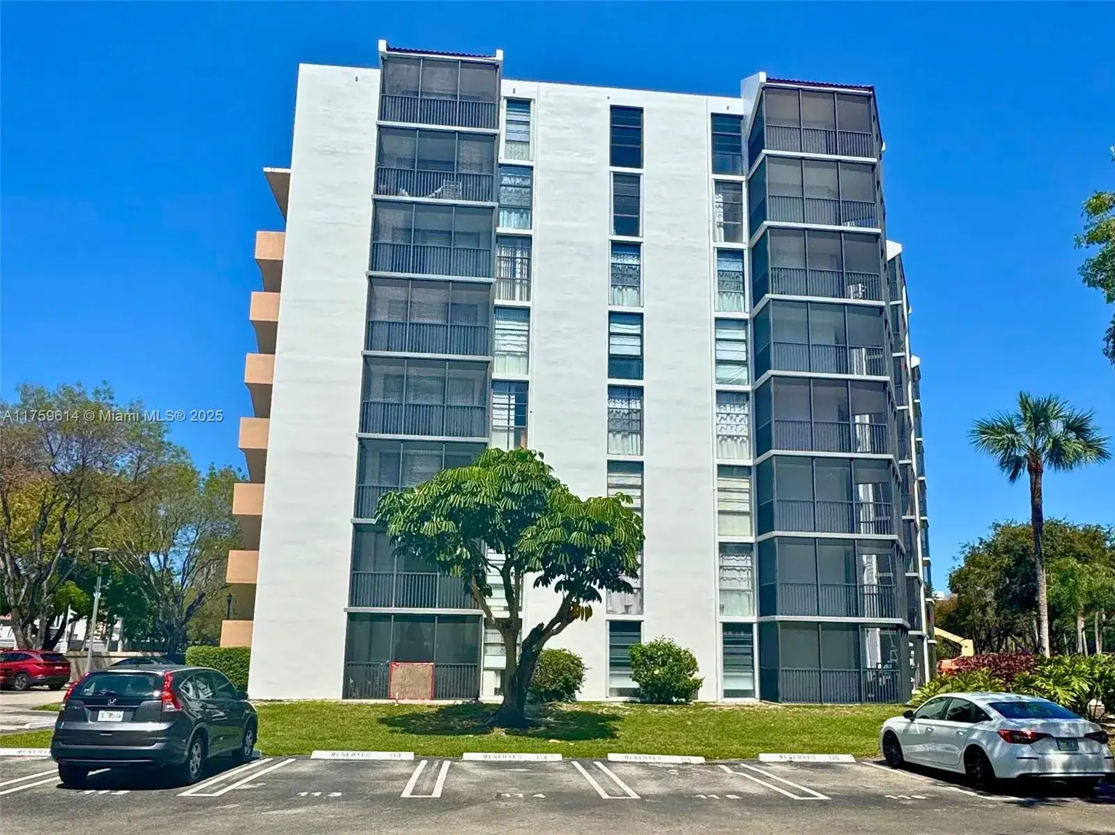 1 bedroom 1 bath Residential for sale at 3101 N Country Club Dr # 209, Aventura FL 33180