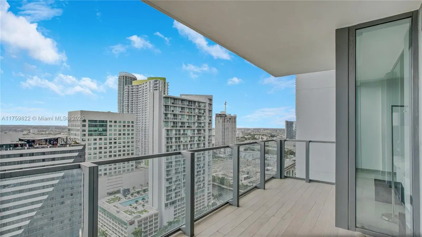 1 bedroom 1 bath Residential for sale at 88 SW 7th St # 2208, Miami FL 33130