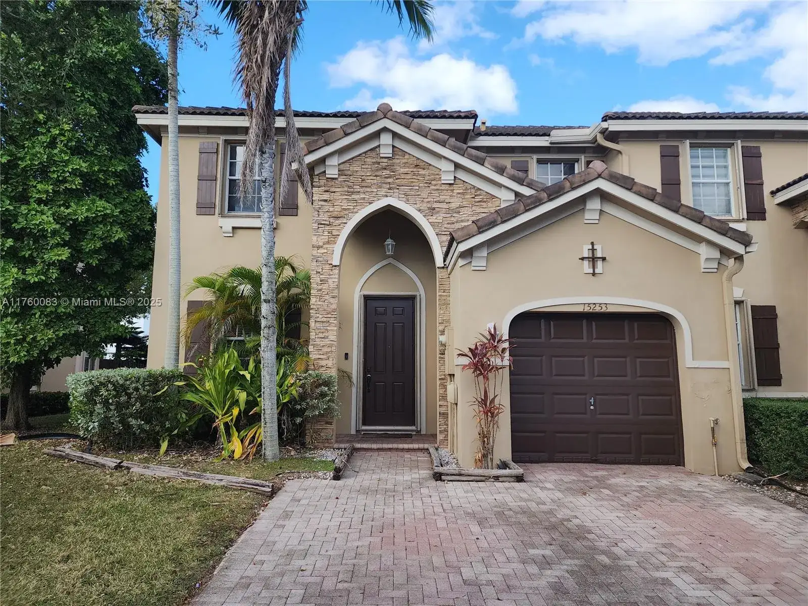 3 bedroom 2 bath Residential for sale at 15253 SW 8th Way, Miami FL 33194