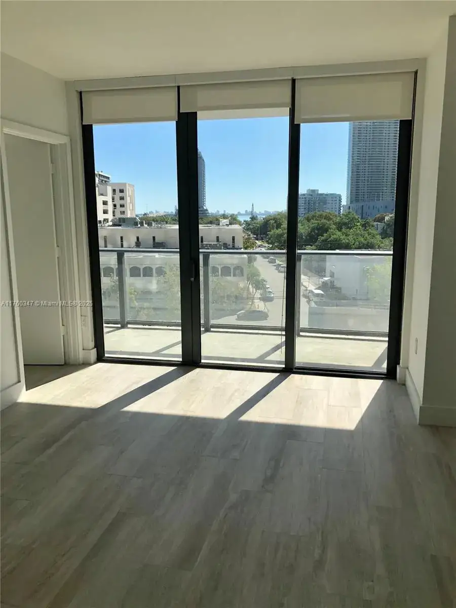 1 bedroom 1 bath Residential for sale at 121 NE 34th St # L406, Miami FL 33137