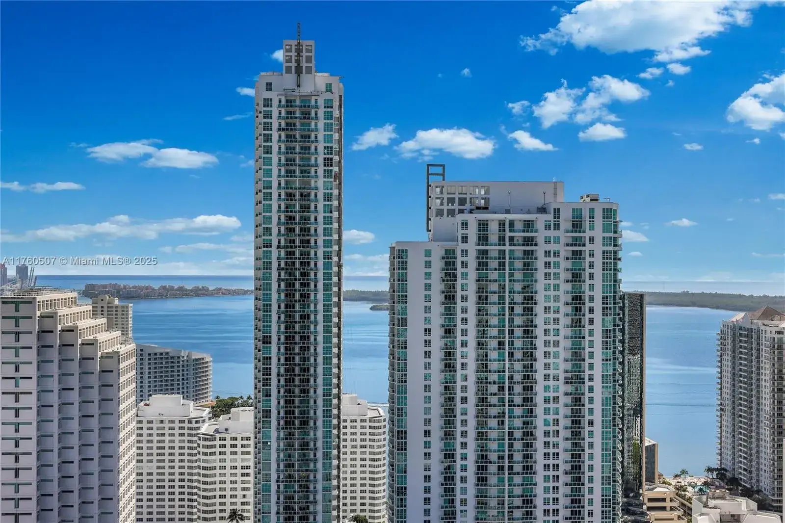 1 bedroom 2 bath Residential for sale at 45 SW 9th St # 3702, Miami FL 33130
