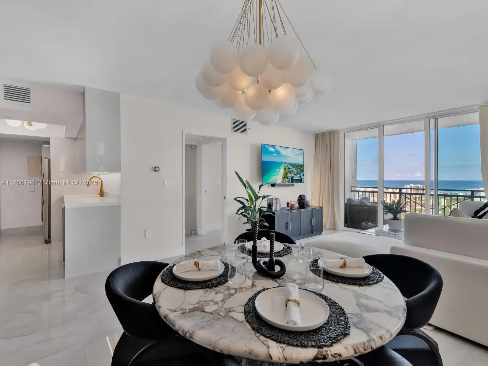 1 bedroom 1 bath Residential for sale at 90 Alton Rd # 2207, Miami Beach FL 33139
