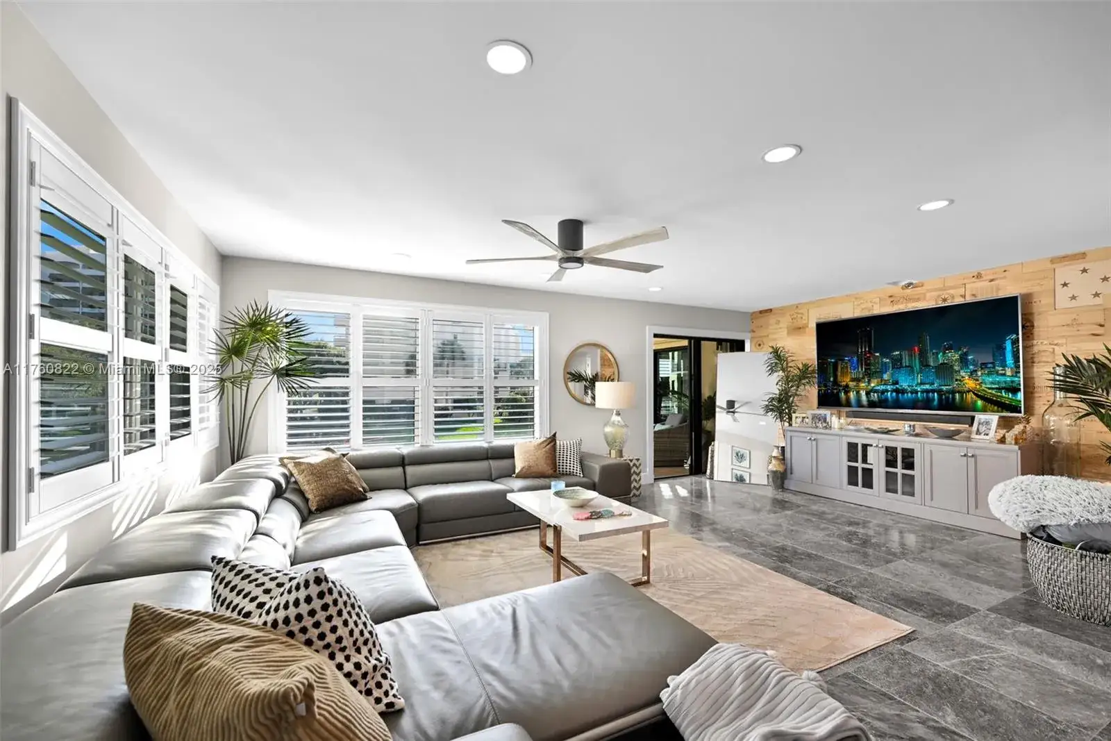 3 bedroom 2 bath Residential for sale at 372 Golfview Rd # 201, North Palm Beach FL 33408