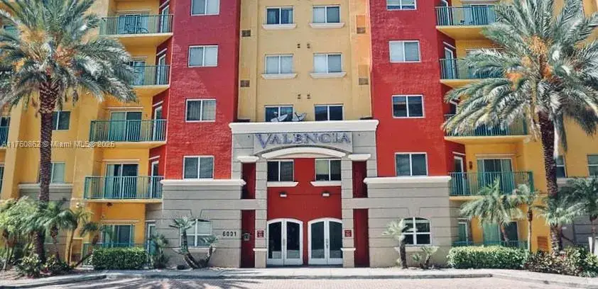 3 bedroom 2 bath Residential for sale at 6001 SW 70th St # 514, South Miami FL 33143