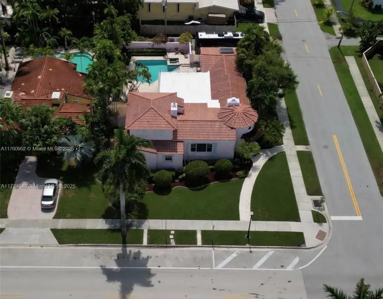 3 bedroom 3 bath Residential for sale at 1056 Harrison St, Hollywood FL 33019