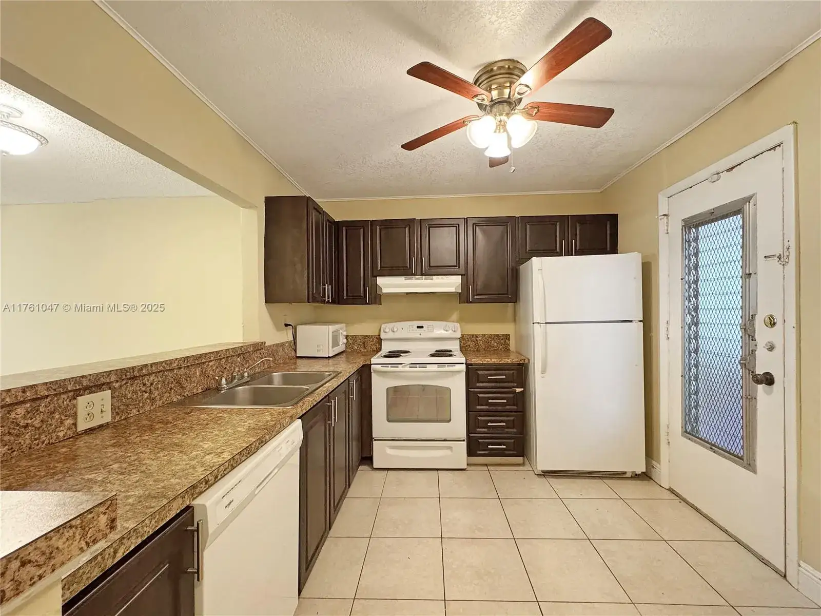 2 bedroom 1 bath Residential Lease for rent at 410 NW 68th Ave # 207, Plantation FL 33317