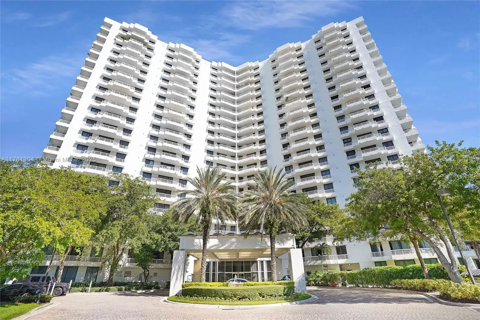 2 bedroom 2 bath Residential for sale at 3300 NE 191st St # 807, Aventura FL 33180