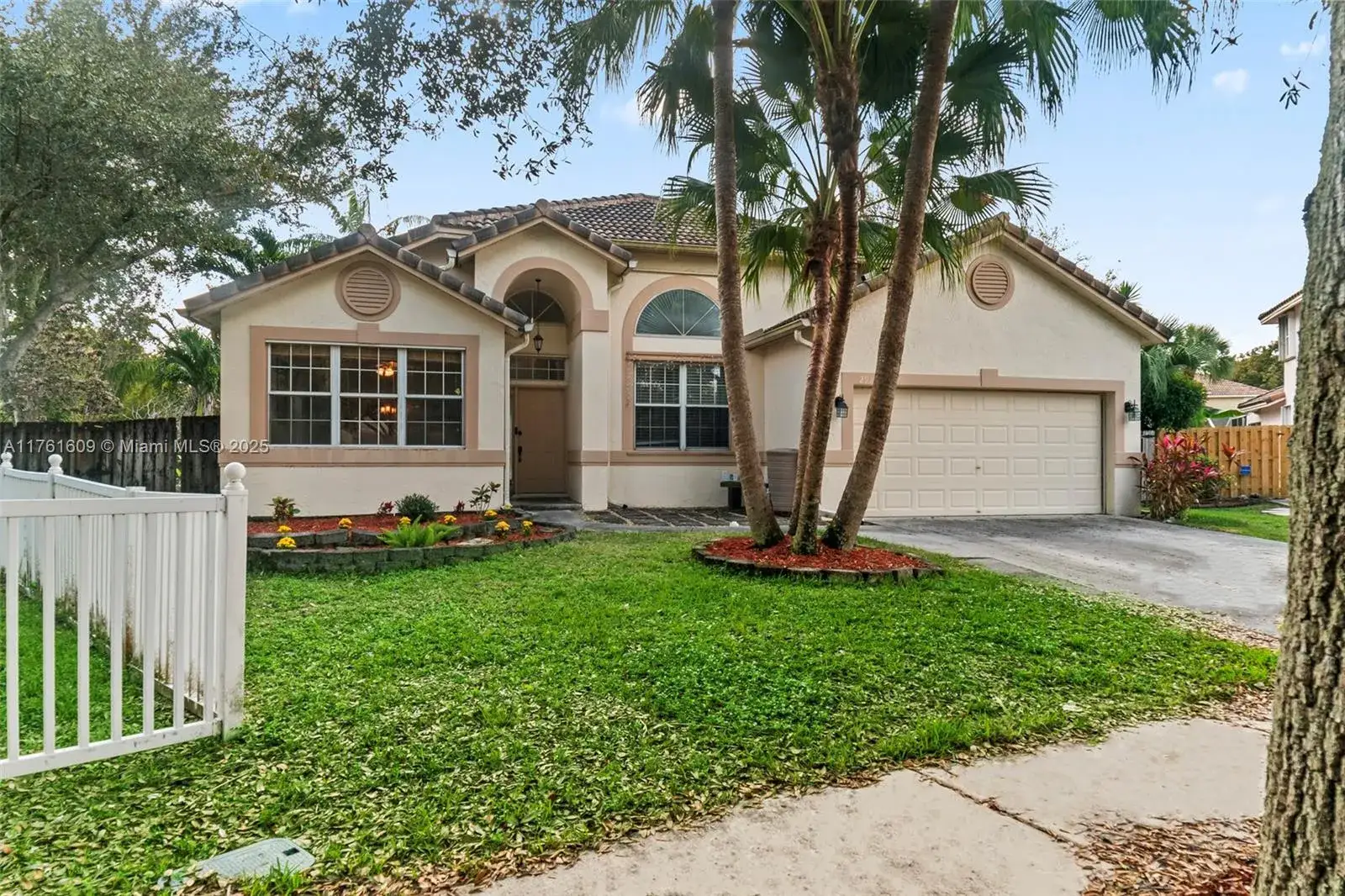 4 bedroom 3 bath Residential for sale at 2918 Dublin Cir, Cooper City FL 33026