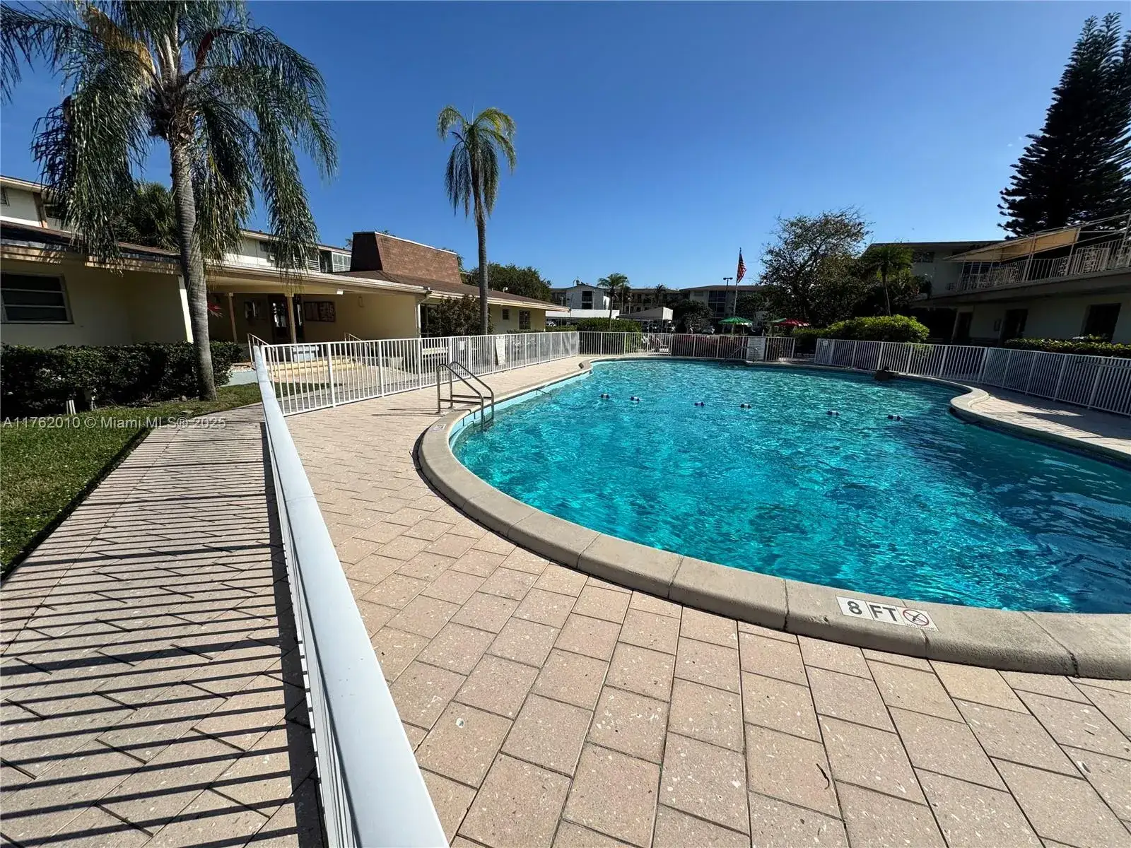 1 bedroom 1 bath Residential for sale at 16900 NE 14th Ave # 214, North Miami Beach FL 33162