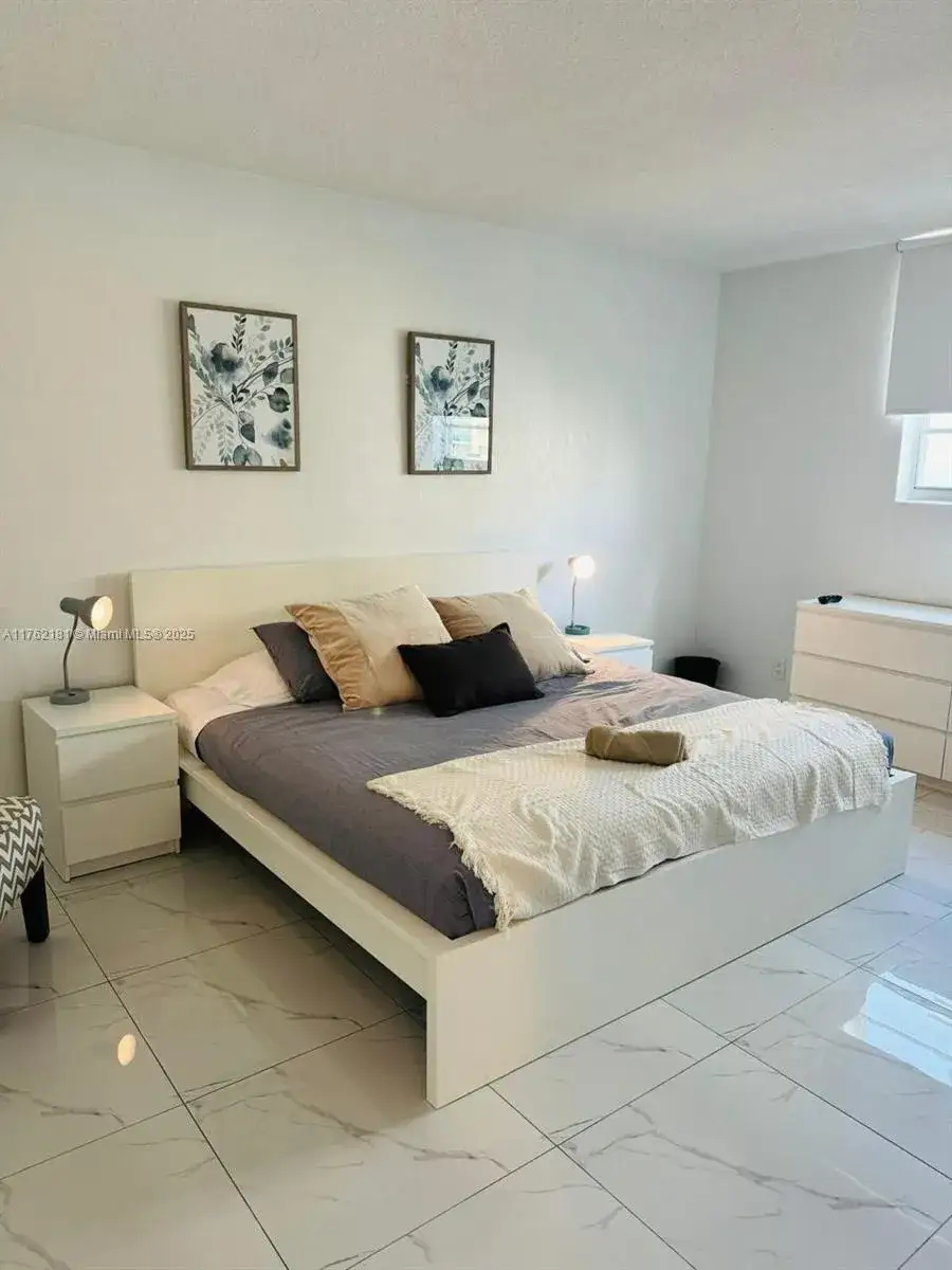 2 bedroom 1 bath Residential for sale at 3901 S Ocean Dr # 10G, Hollywood FL 33019