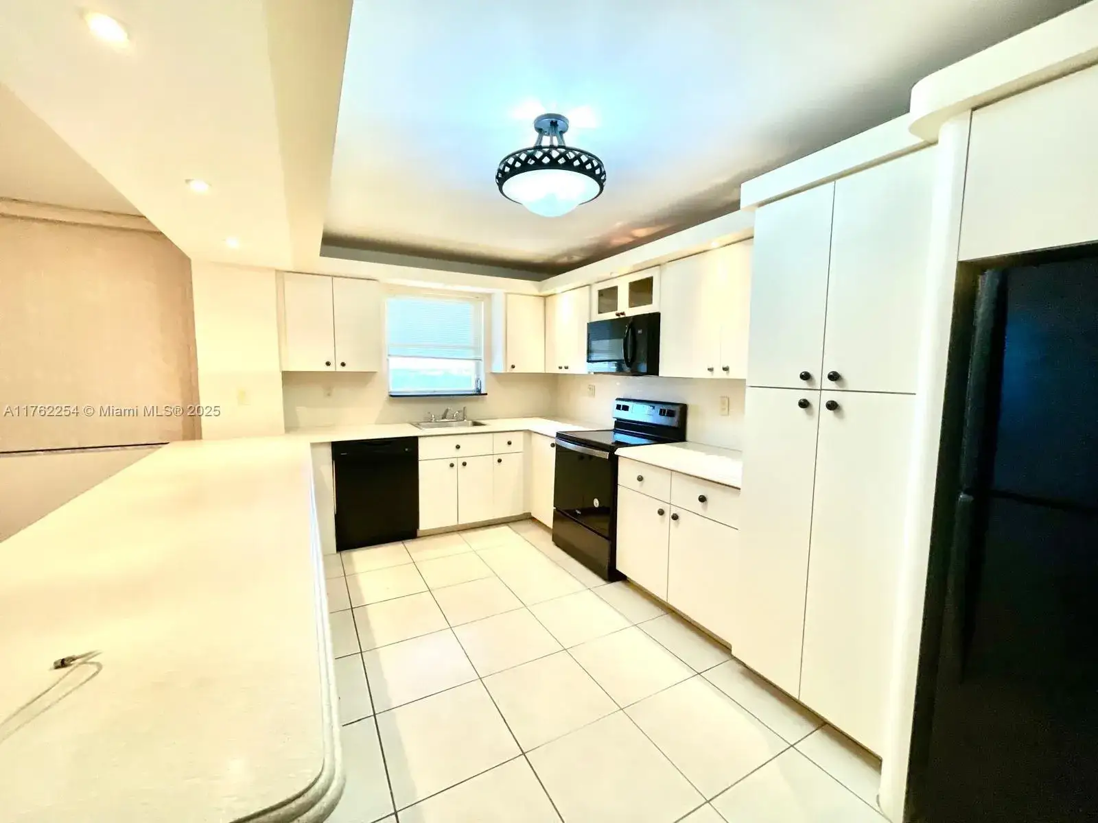 2 bedroom 2 bath Residential for sale at 2780 NE 183rd St # 1802, Aventura FL 33160