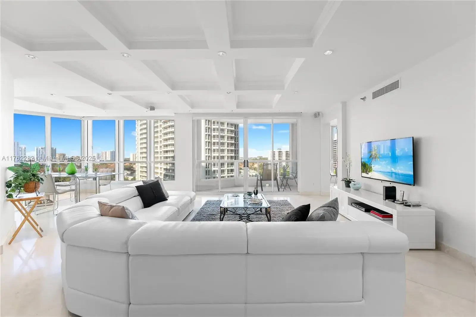 3 bedroom 2 bath Residential for sale at 21150 Point Pl # 1102, Aventura FL 33180
