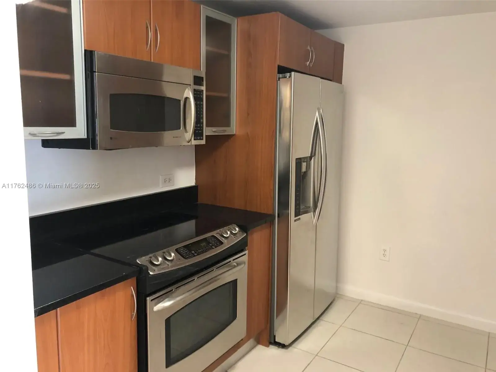 2 bedroom 2 bath Residential for sale at 2775 NE 187th St # 527, Aventura FL 33180