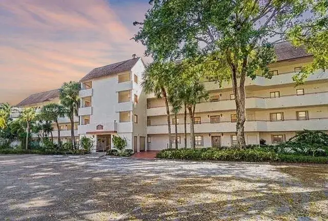 2 bedroom 2 bath Residential for sale at 12524 Shoreline Dr # 104, Wellington FL 33414