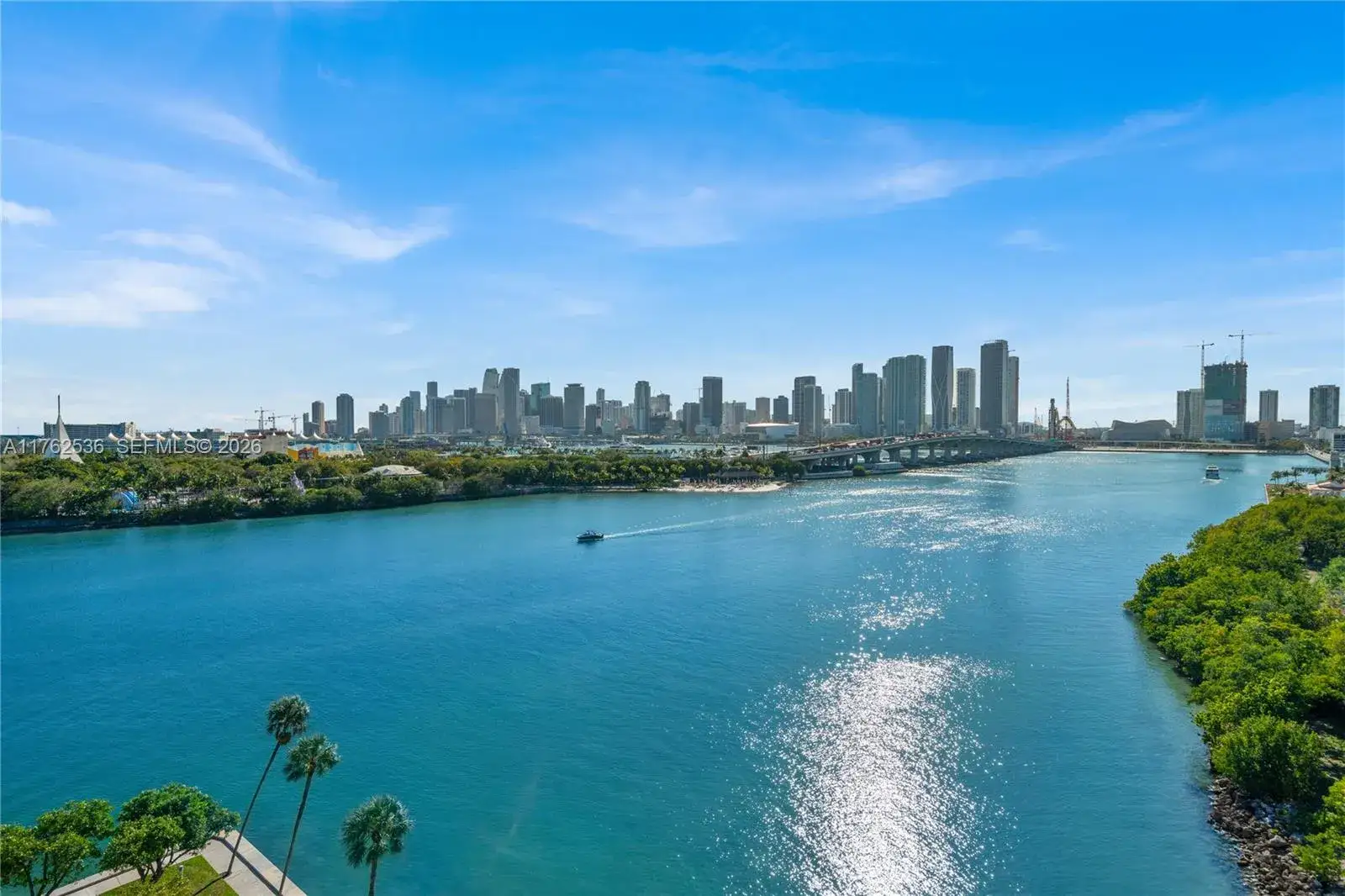 1 bedroom 1 bath Residential for sale at 1000 Venetian Way # 810, Miami FL 33139