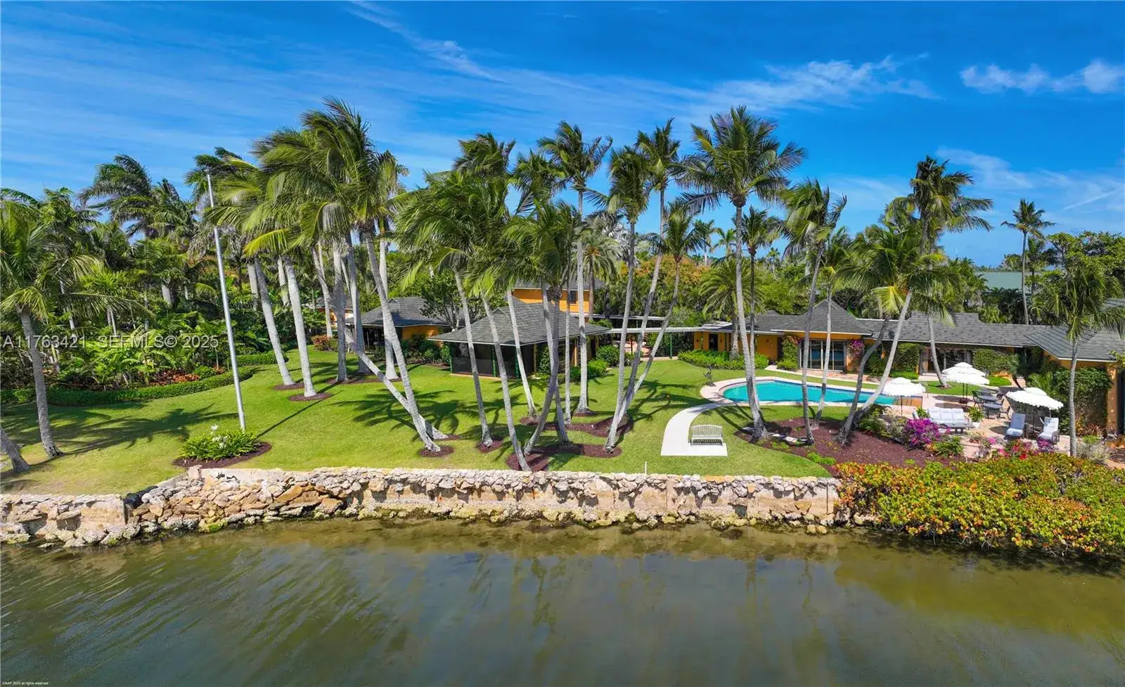 6 Riverview Rd, Jupiter Island FL 33455