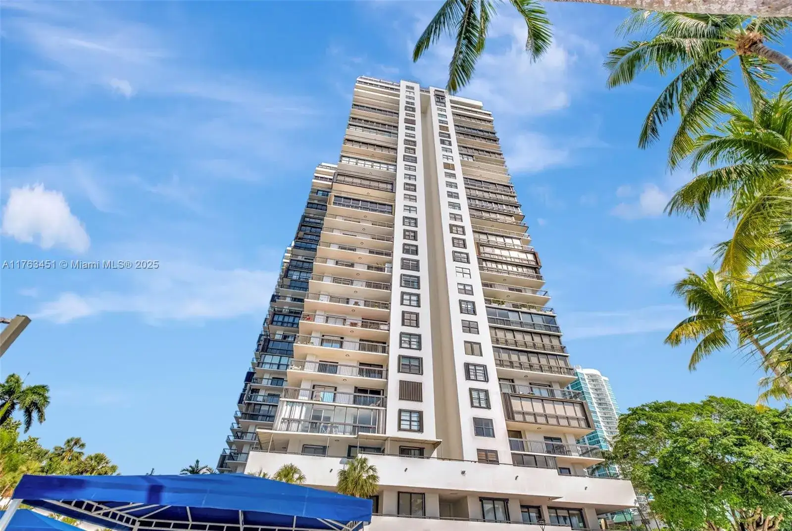 2 bedroom 2 bath Residential for sale at 2333 Brickell Ave # 305, Miami FL 33129