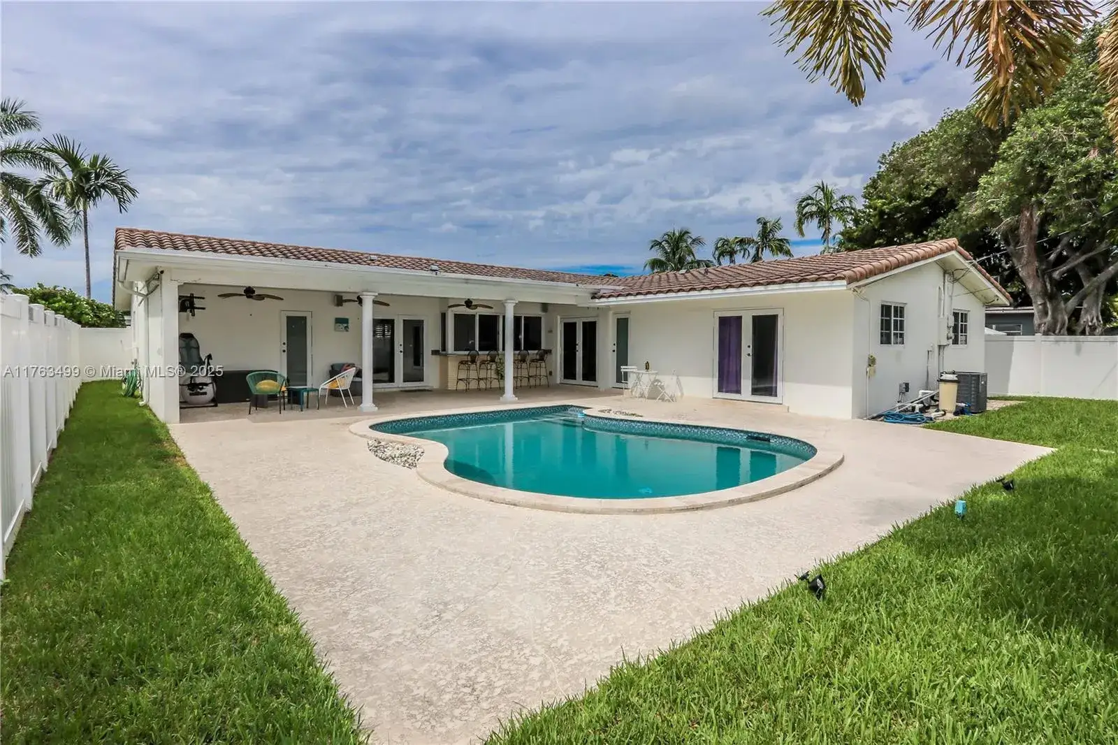 4 bedroom 3 bath Residential for sale at 1015 S 13th Ave, Hollywood FL 33019