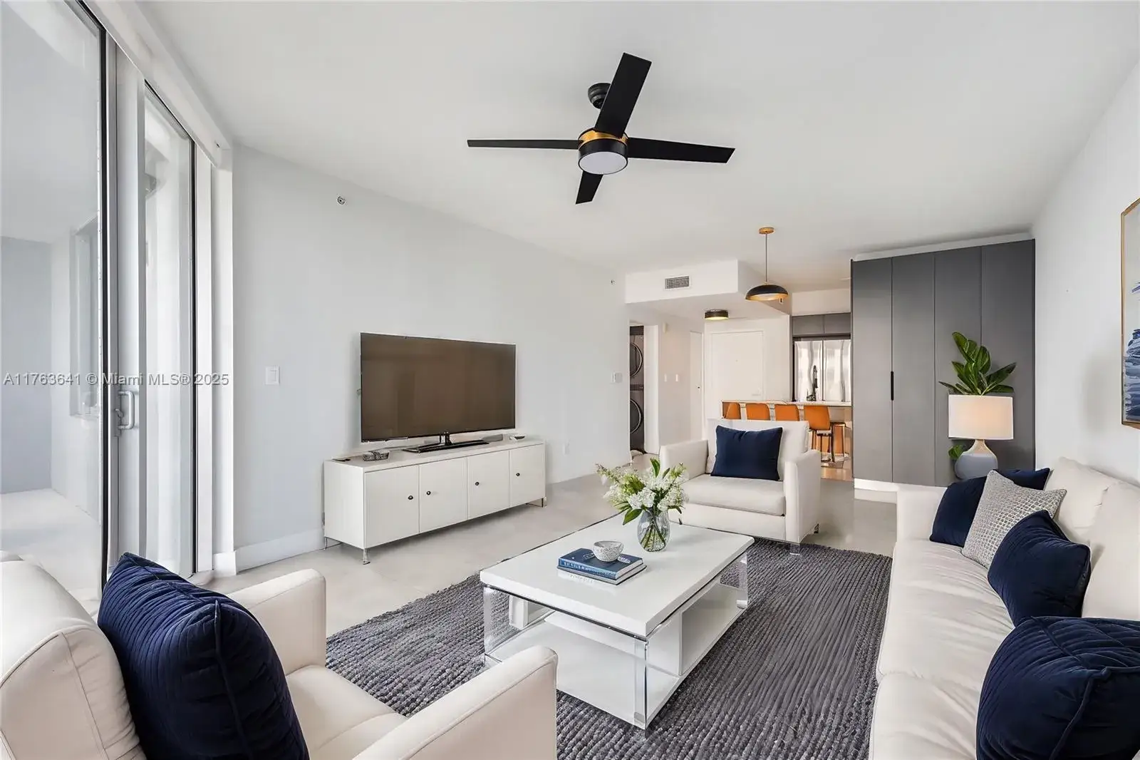 1 bedroom 1 bath Residential for sale at 335 S Biscayne Blvd # 1502, Miami FL 33131