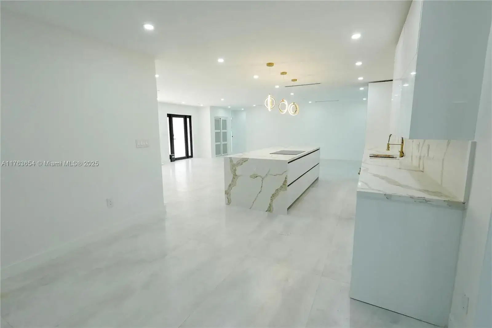 3 bedroom 2 bath Residential for sale at 15710 SW 87th Ct, Palmetto Bay FL 33157