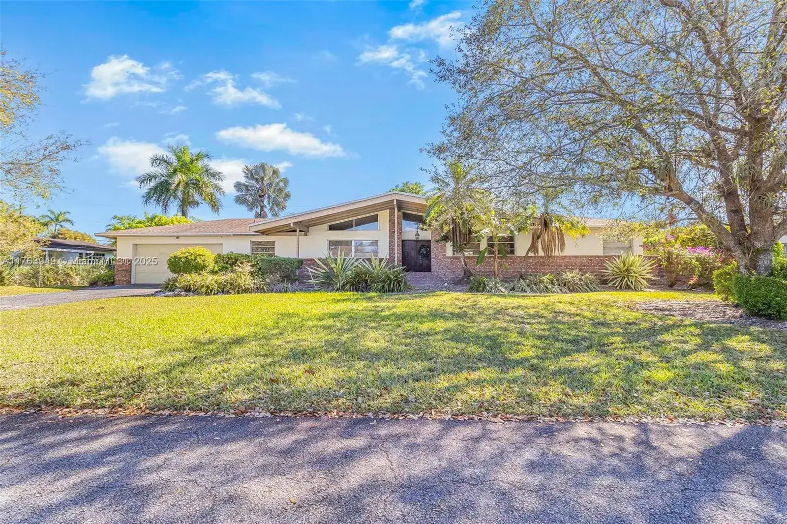 4 bedroom 2 bath Residential for sale at 27425 SW 166th Ave, Homestead FL 33031