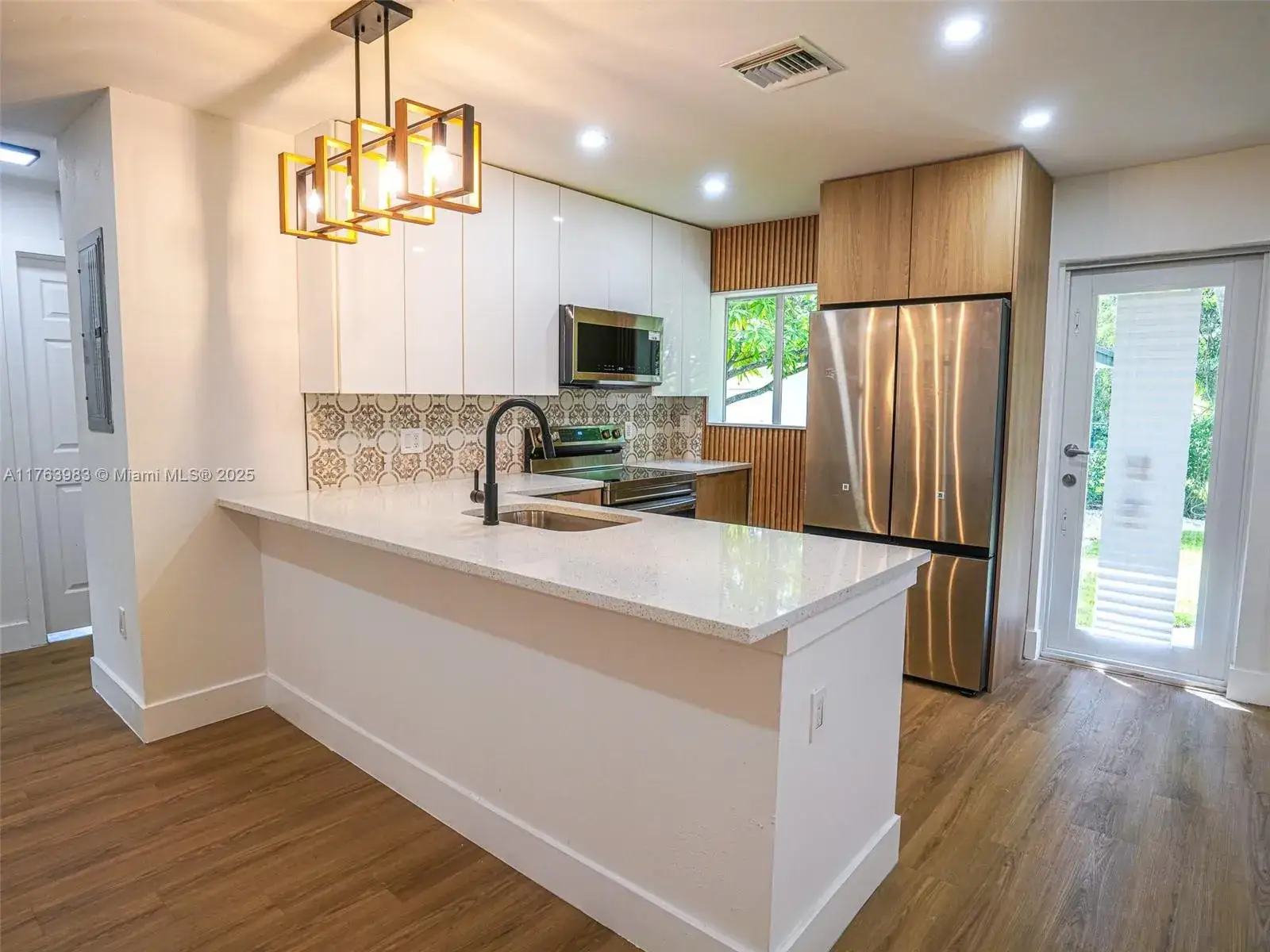 2 bedroom 2 bath Residential for sale at 204 NE 10th St, Pompano Beach FL 33060