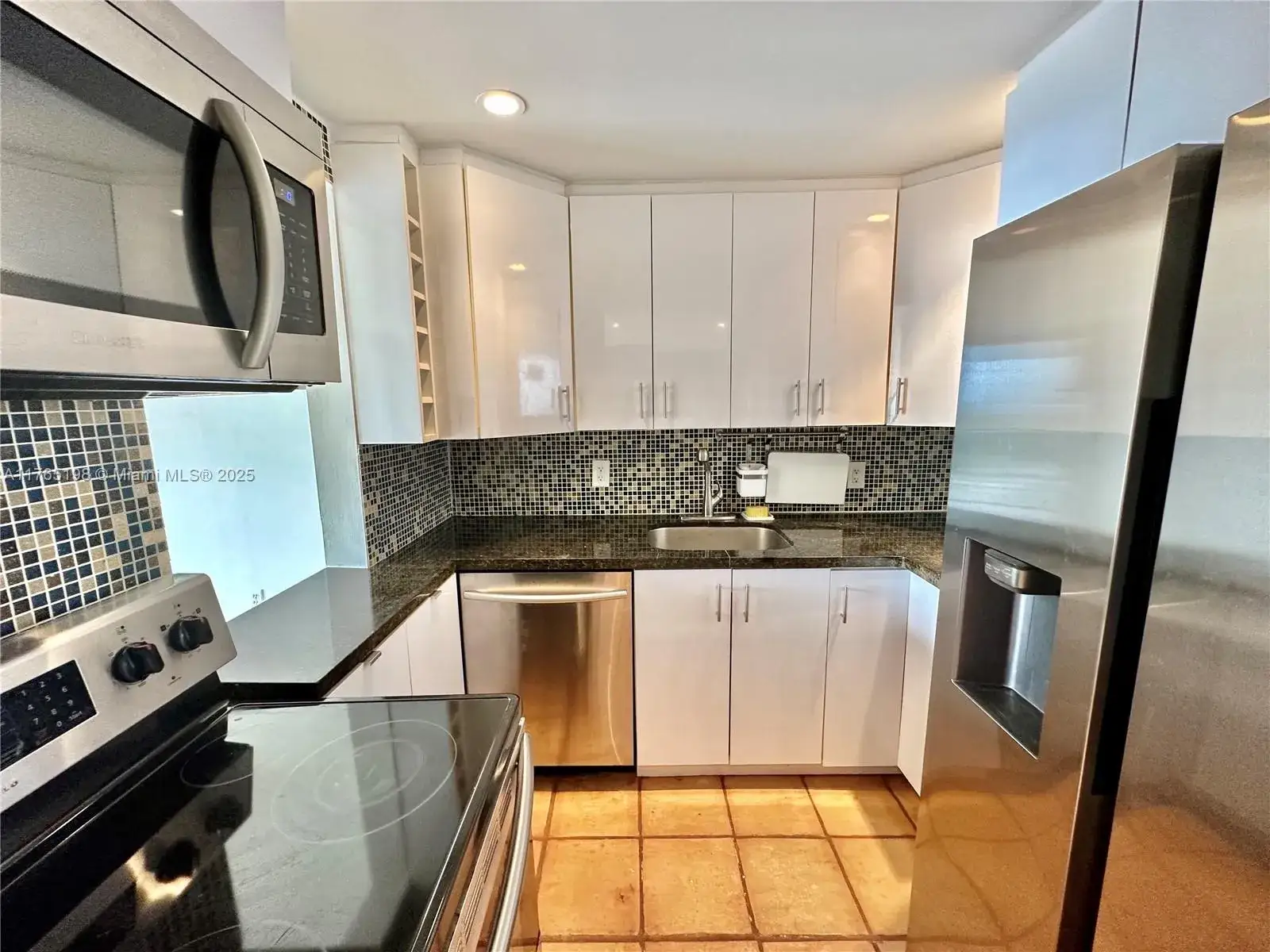 1 bedroom 1 bath Residential for sale at 2350 NE 135th St # 1101, North Miami FL 33181