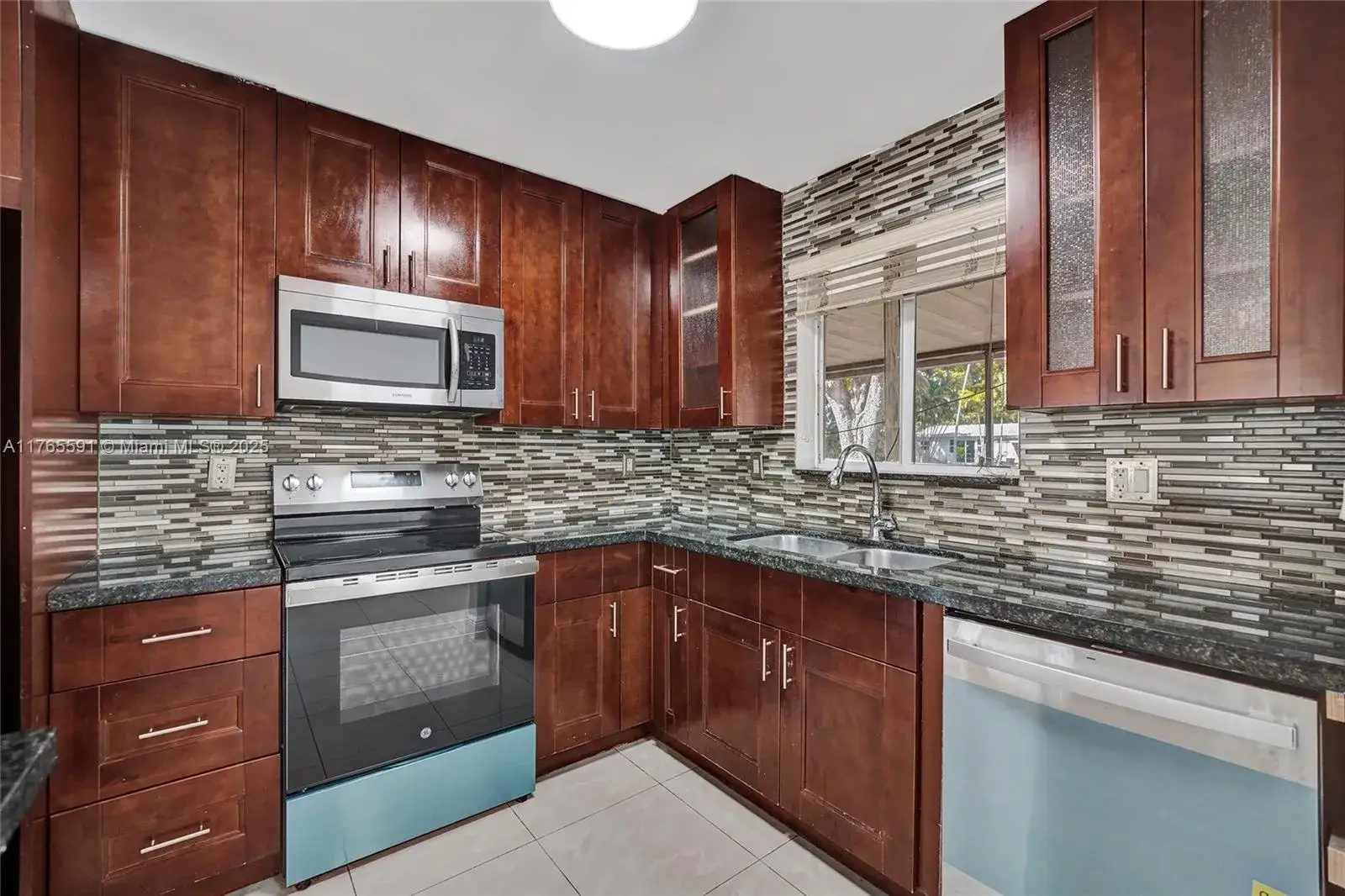 3 bedroom 1 bath Residential for sale at 924 N 30th Rd, Hollywood FL 33021