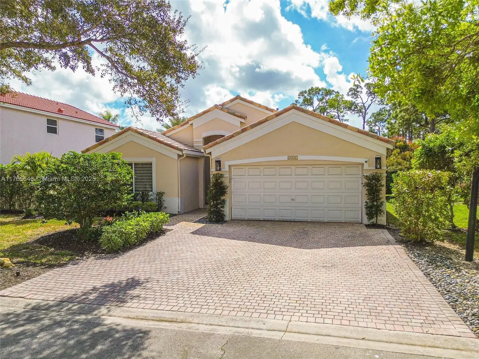 3 bedroom 2 bath Residential for sale at 8442 NW 47th St, Coral Springs FL 33067