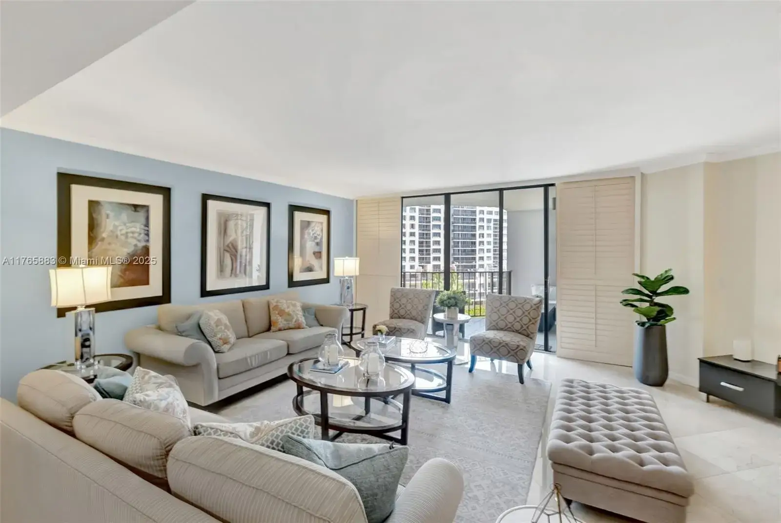 2 bedroom 2 bath Residential Lease for rent at 520 Brickell Key Dr # A914, Miami FL 33131