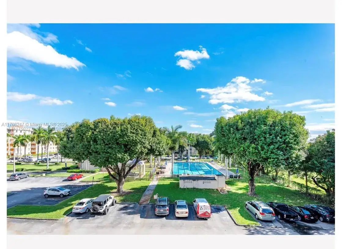1 bedroom 1 bath Residential for sale at 9350 Fontainebleau Blvd # 312, Miami FL 33172
