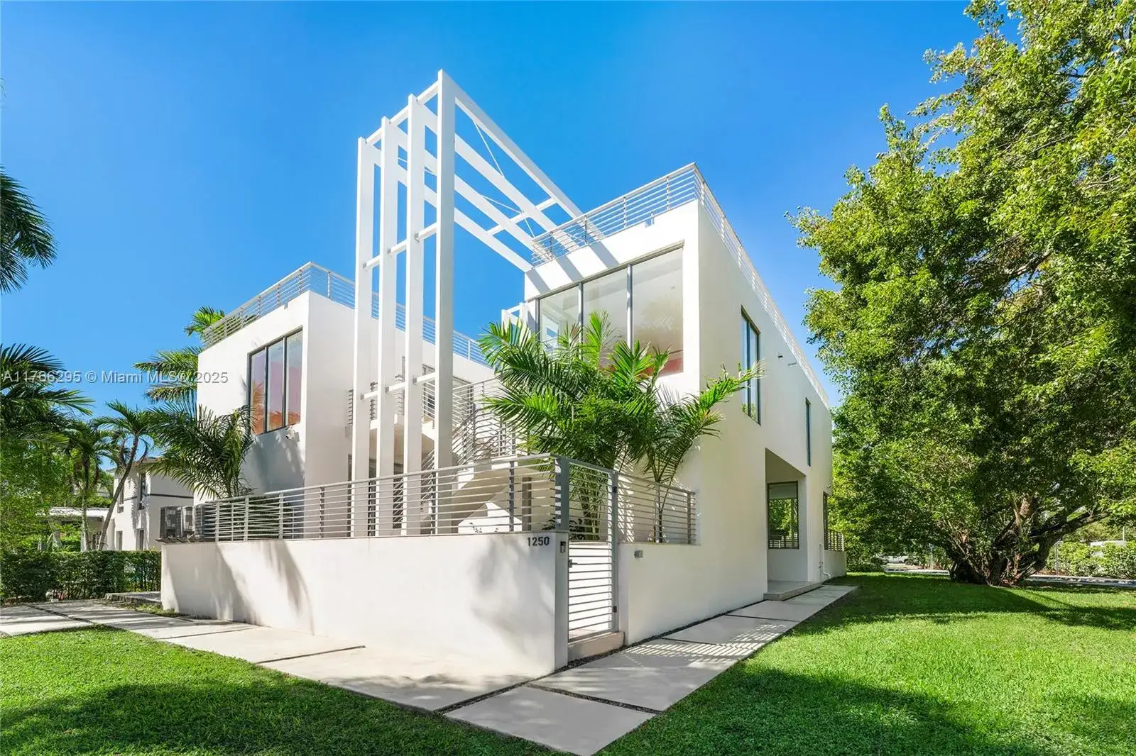 7 bedroom 7 bath Residential for sale at 1250 N Venetian Way, Miami FL 33139