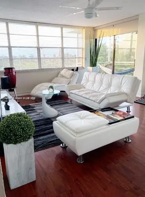 2 bedroom 2 bath Residential for sale at 2771 Taft St # 403, Hollywood FL 33020