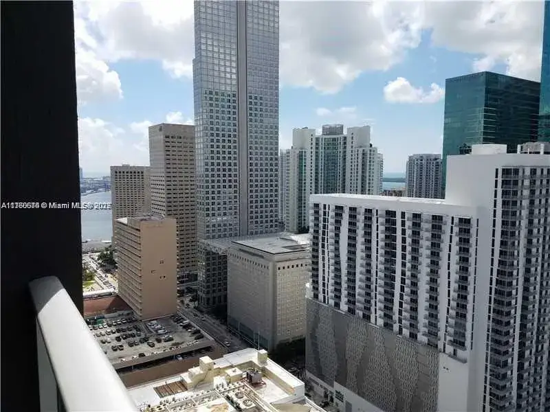 1 bedroom 1 bath Residential for sale at 151 SE 1st St # 3207, Miami FL 33131