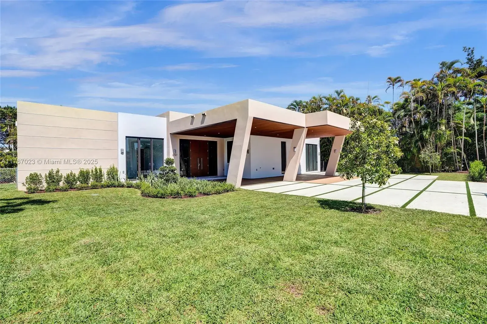 6 bedroom 7 bath Residential for sale at 8787 SW 107th St, Miami FL 33176