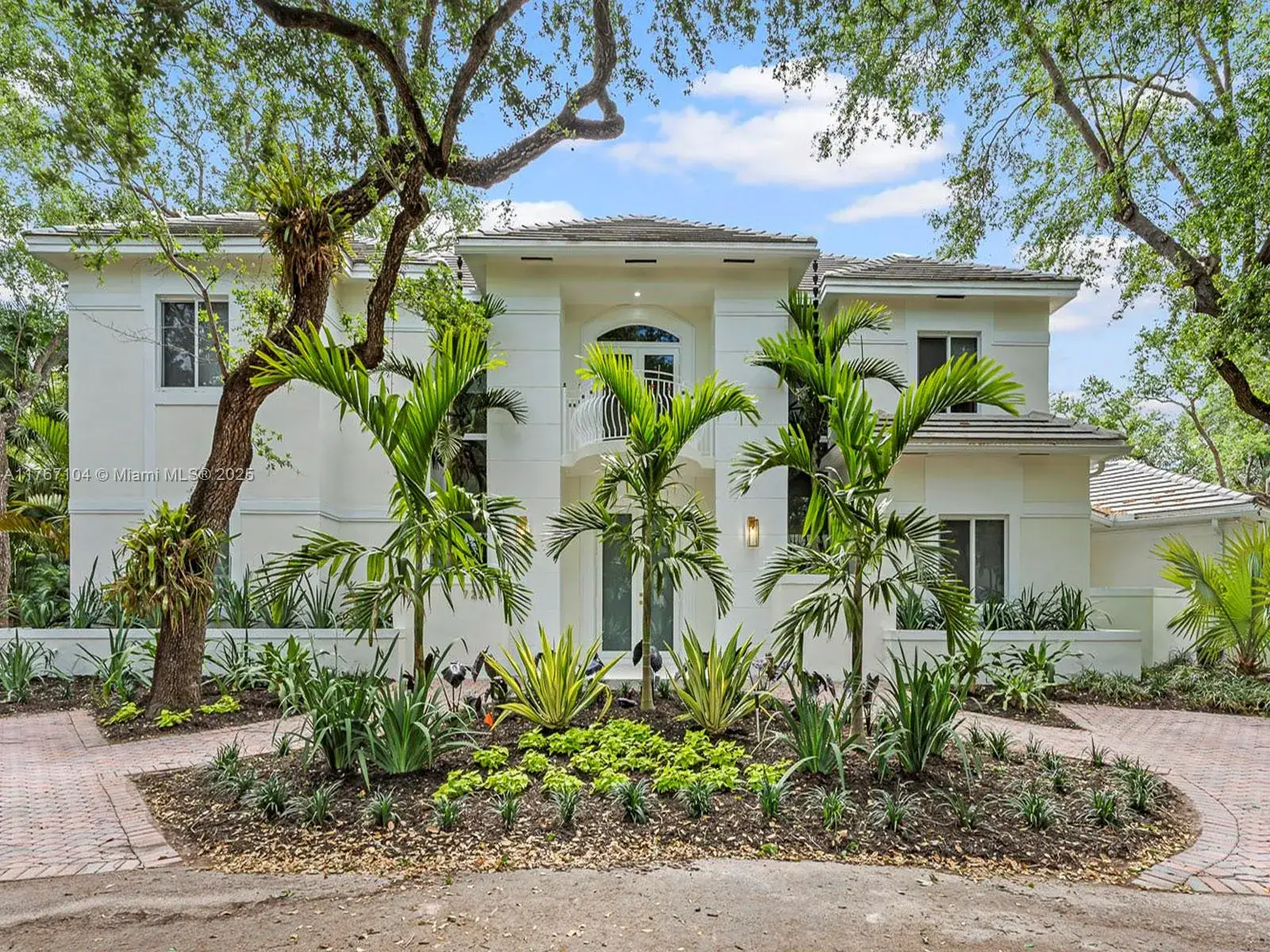 5 bedroom 4 bath Residential for sale at 7226 SW 146th St Cir, Palmetto Bay FL 33158