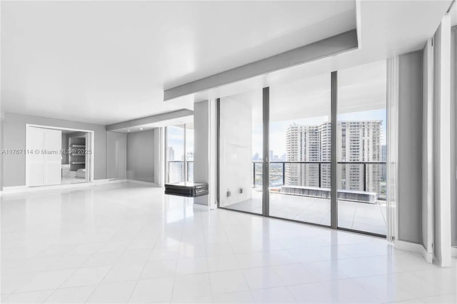 2 bedroom 2 bath Residential for sale at 19667 Turnberry Way # 18D, Aventura FL 33180