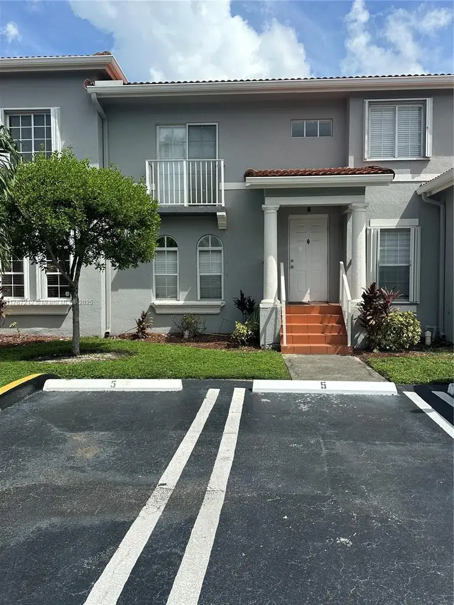 2 bedroom 2 bath Residential for sale at 5240 NW 109th Ave # 5, Doral FL 33178