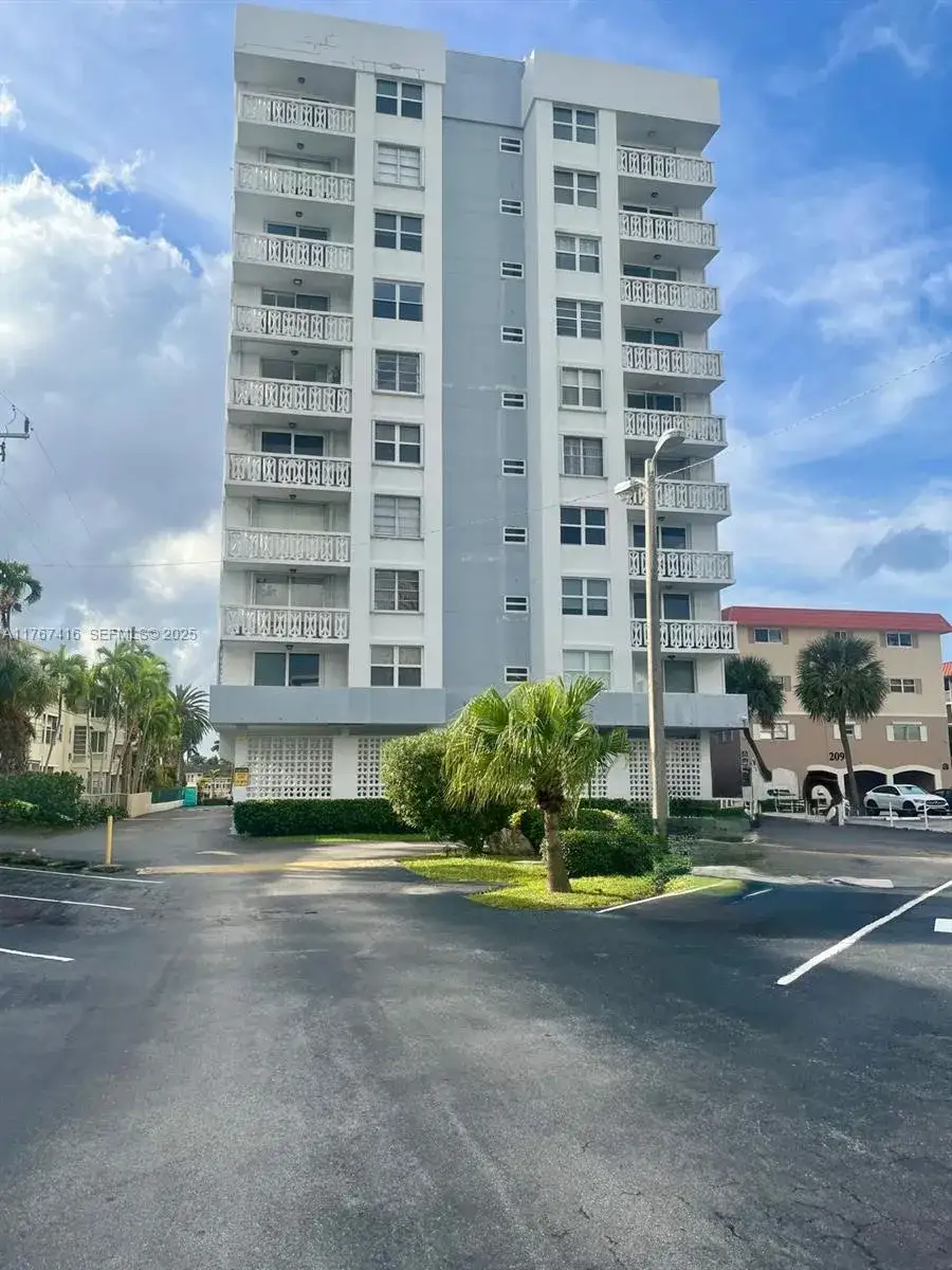 2 bedroom 2 bath Residential Lease for rent at 3113 S Ocean Dr # 701, Hallandale Beach FL 33009