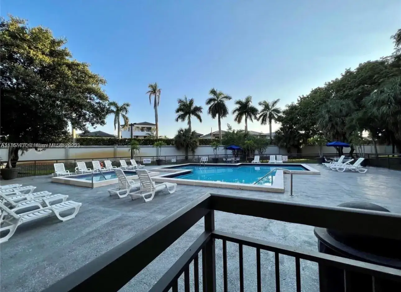 1 bedroom 1 bath Residential for sale at 8290 Lake Dr # 310, Doral FL 33166