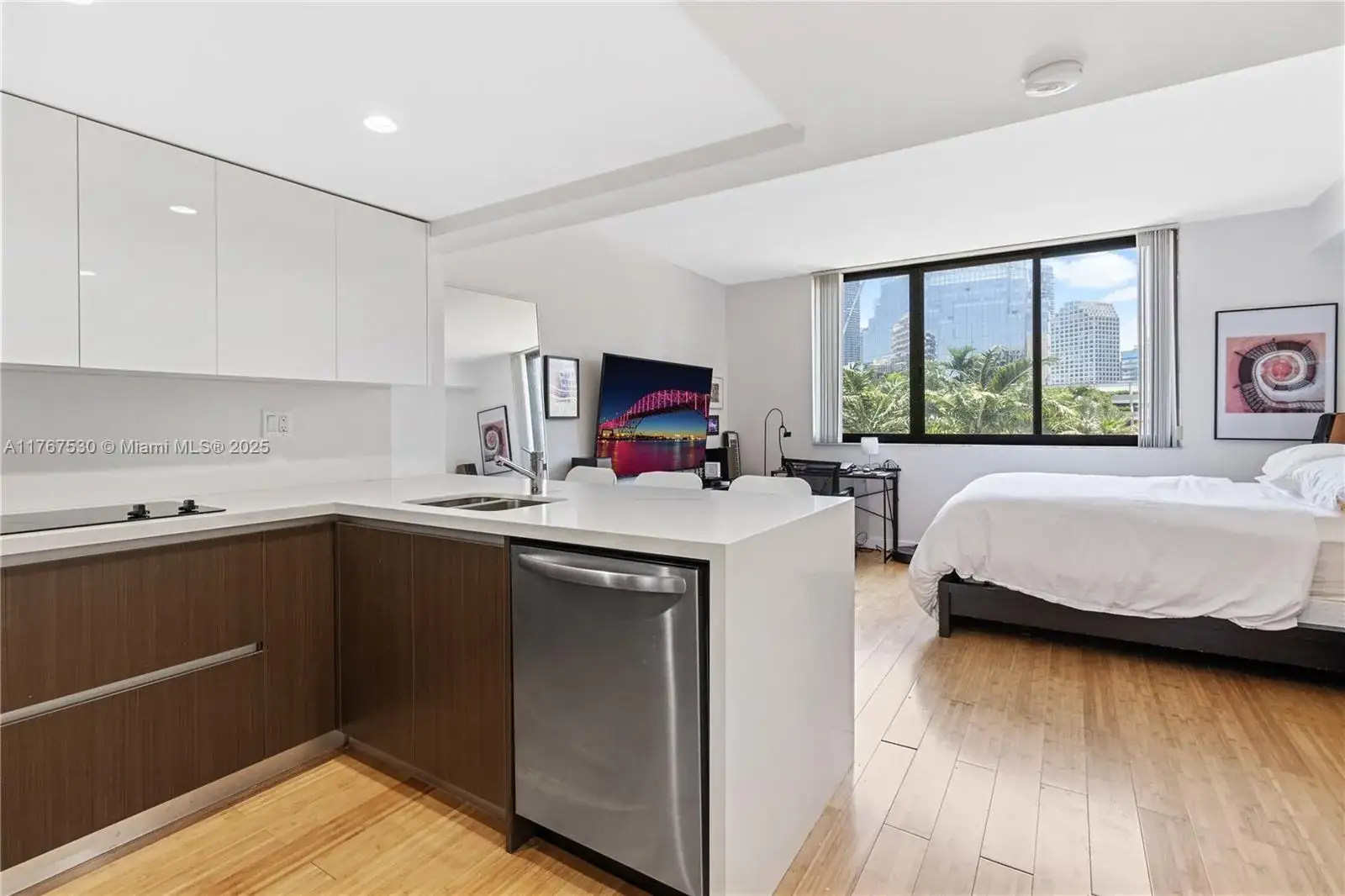 1 bath Residential for sale at 540 Brickell Key Dr # 407, Miami FL 33131