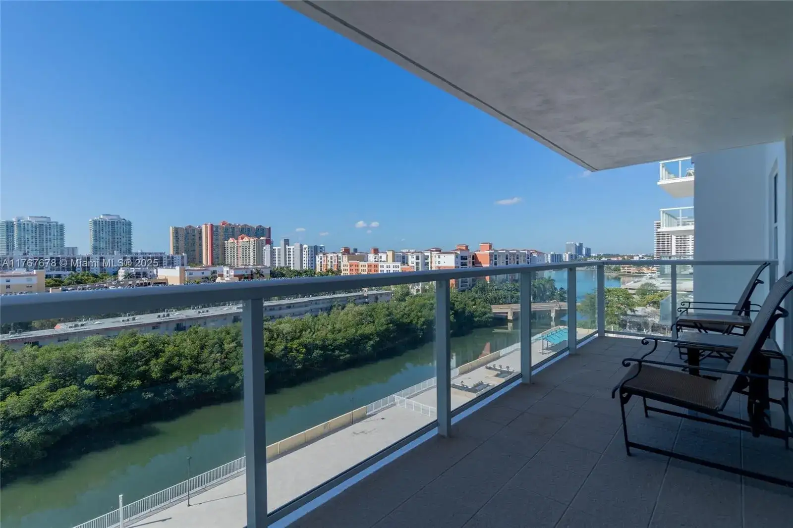 2 bedroom 2 bath Residential for sale at 230 174th St # 1015, Sunny Isles Beach FL 33160