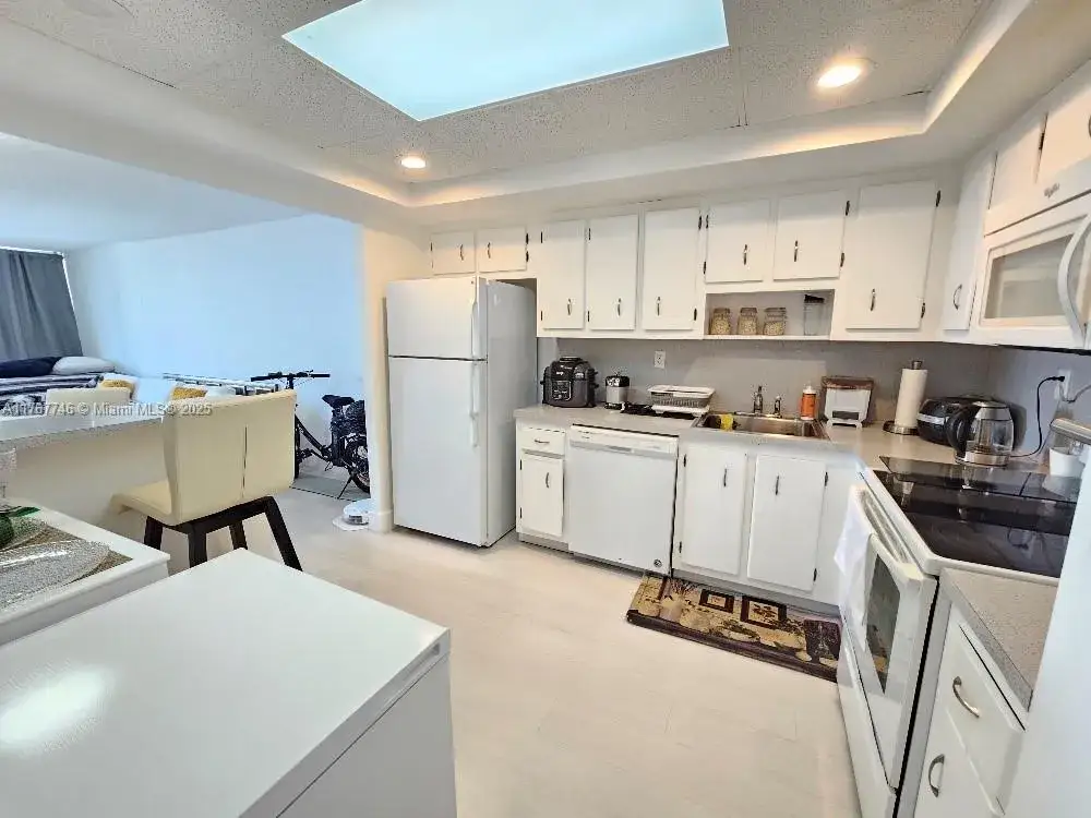 1 bedroom 1 bath Residential for sale at 18031 Biscayne Blvd # 603, Aventura FL 33160