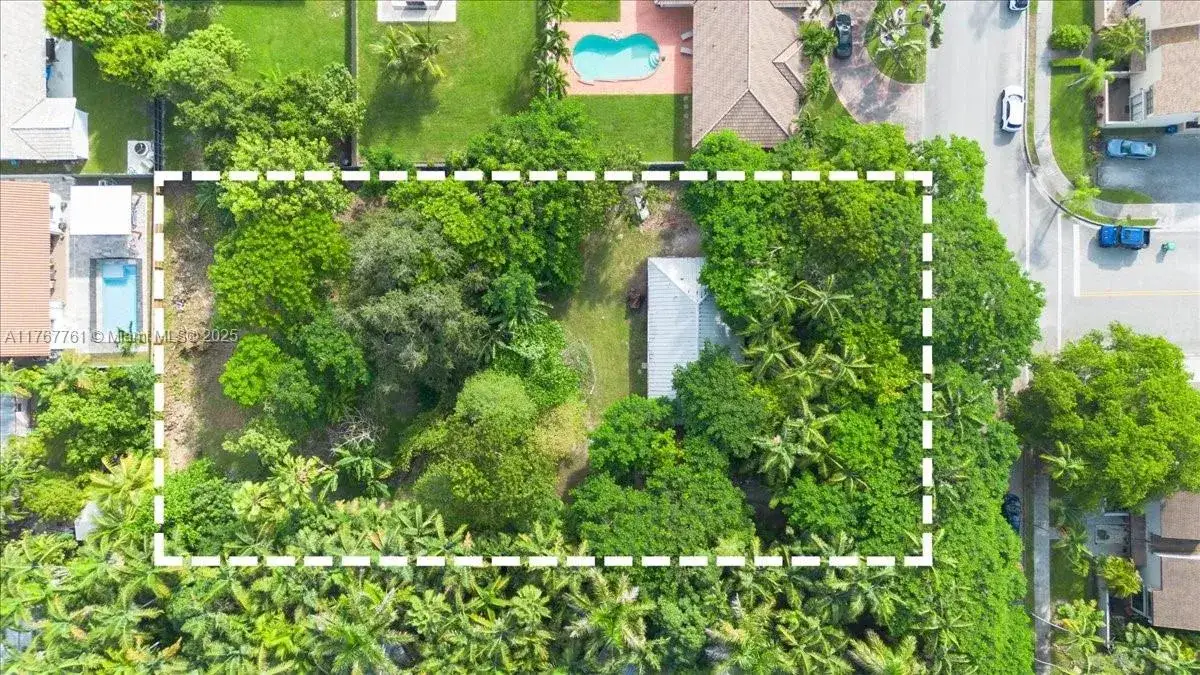 3 bedroom 2 bath Residential for sale at 9055 SW 158th St, Palmetto Bay FL 33157