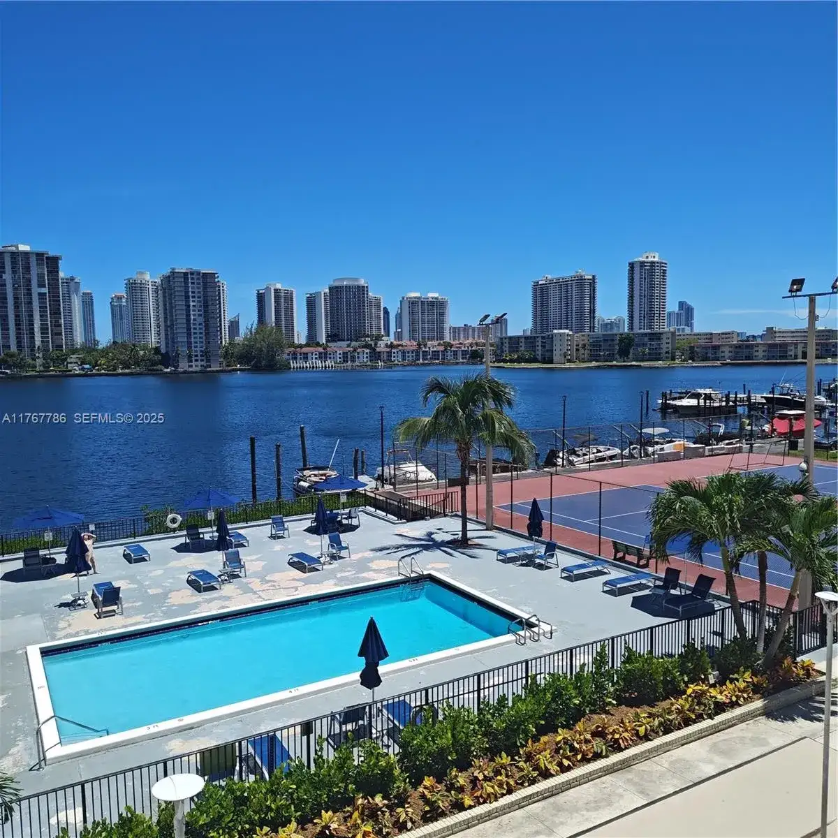1 bedroom 1 bath Residential for sale at 2750 NE 183rd St # 301, Aventura FL 33160